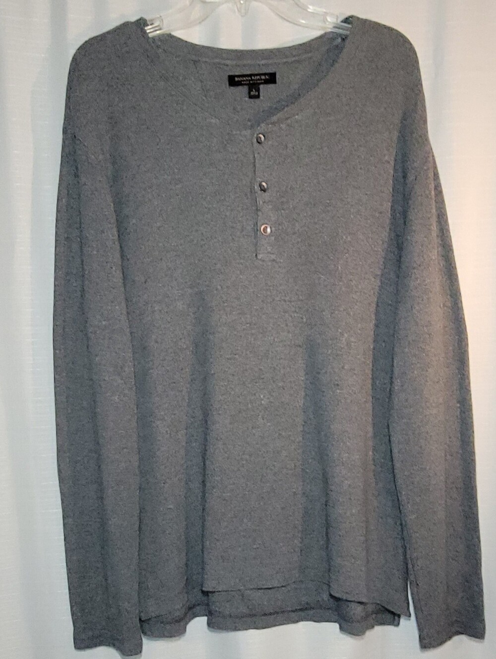 Banana Republic Men’s Gray Crewneck Henley Sweater